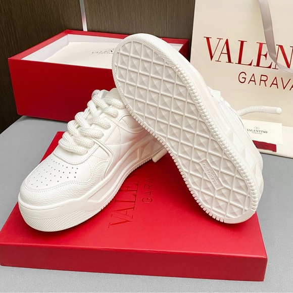 Valentino Women's Elegant White Sneakers - Picture 4 of 5